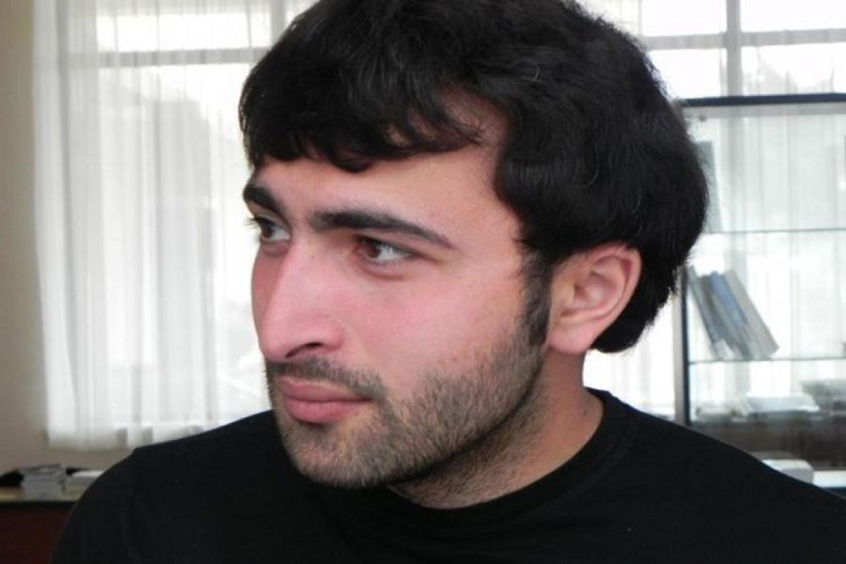 Üzündə əl izim qalıbsa, Gülnar - Günün şeiri